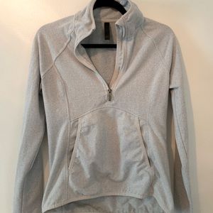Kyodan small quarter zip grey and white long sleeve work out top